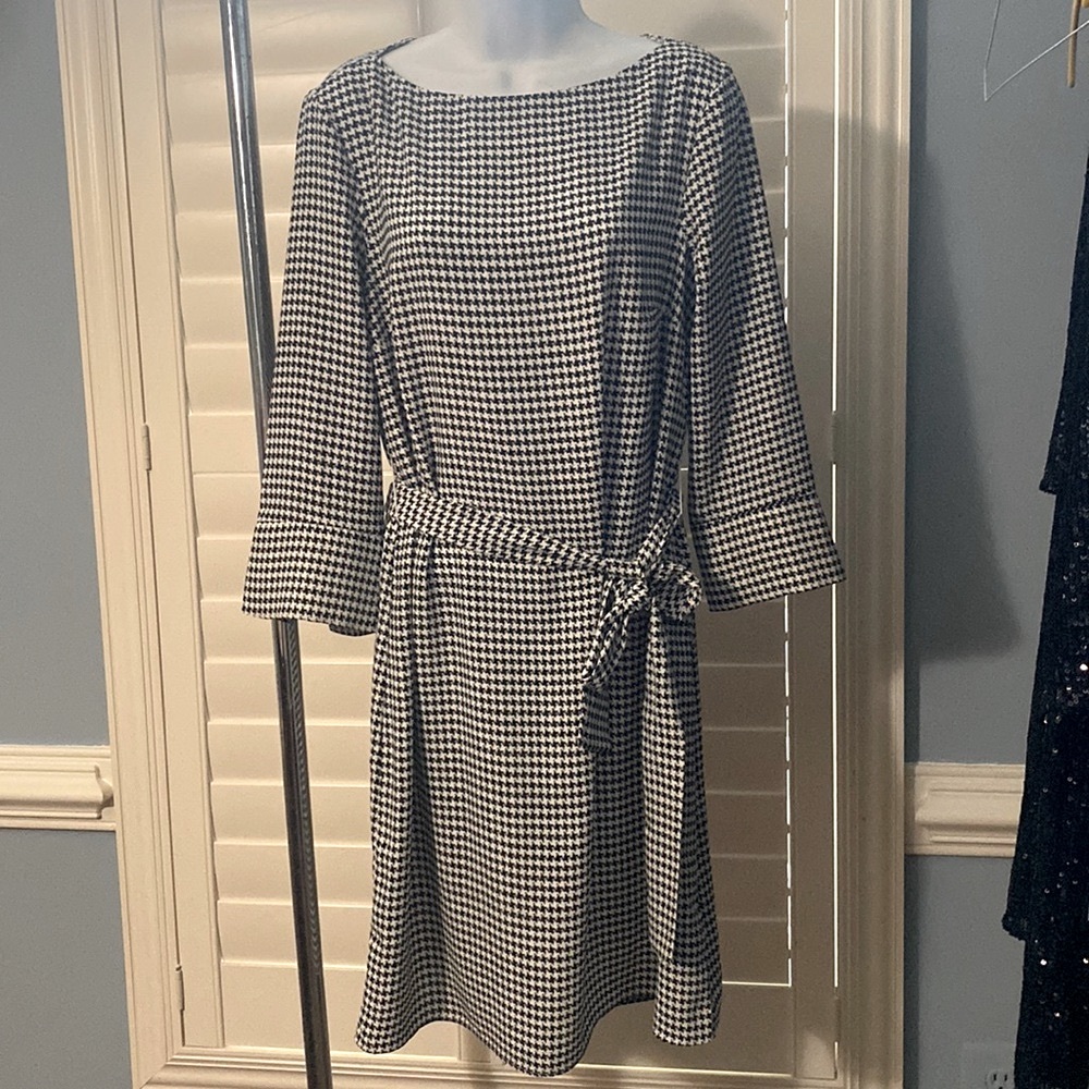 NWT H&M Houndstooth Dress, Size 8, Light, Just past elbow sleeve
